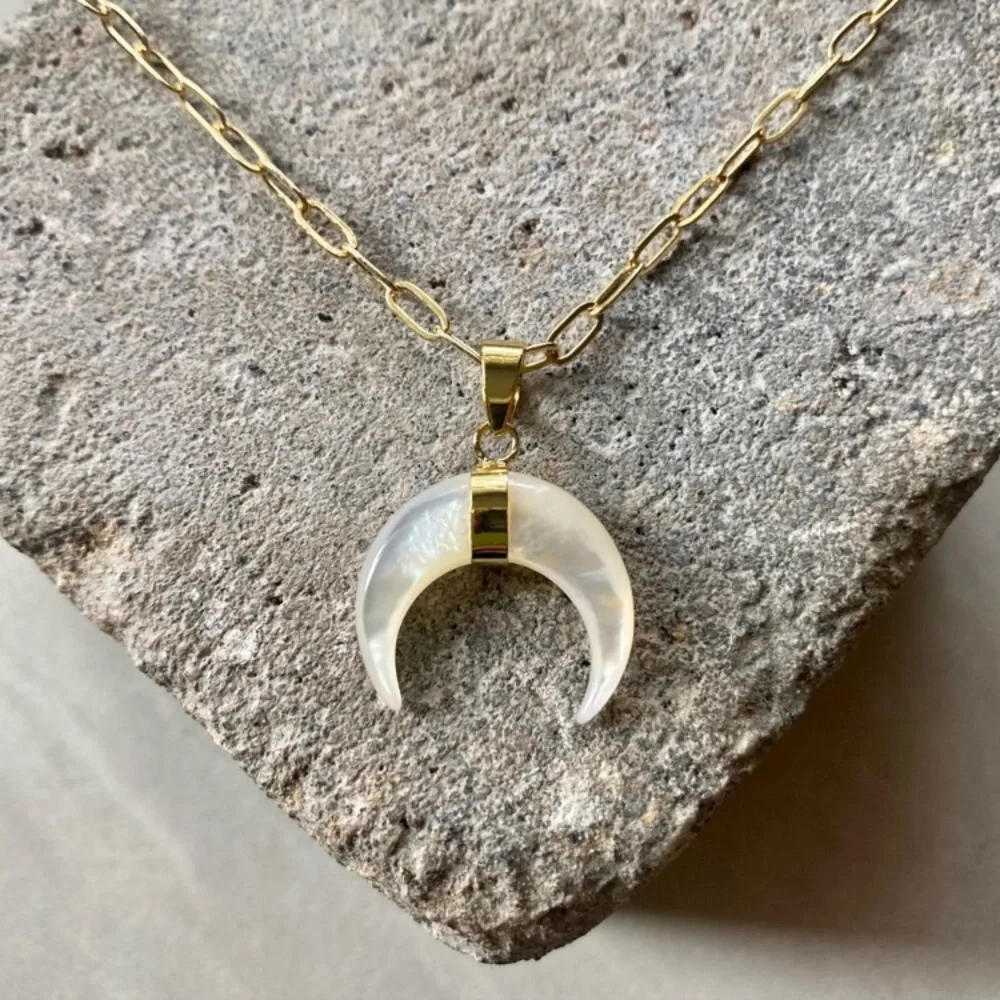 ❗️Last One❗️Mother of Pearl Double Horn Gold Necklace - Picture 4 of 12